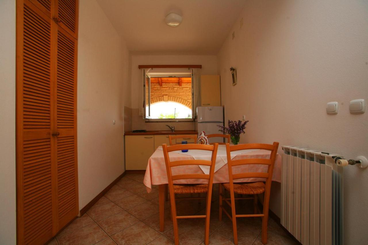 Apartments Villa Oliva Peroj Exterior foto